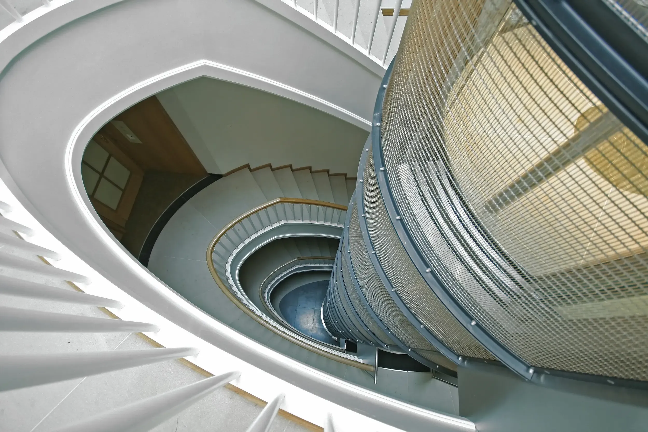 Aufzug ovales Treppenhaus