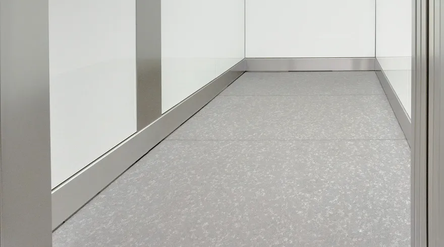 LUTZ Classic Aufzug Silberne Fußleiste