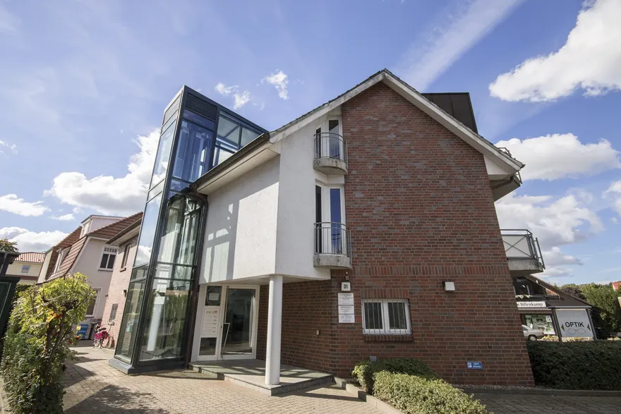 Aufzug aussen Wohnhaus